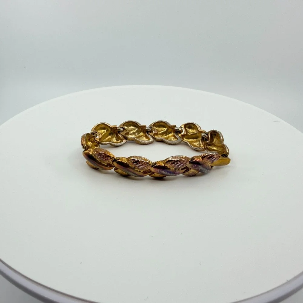 Vintage‎ Crown Trifari Gold Tone Brushed Leaf Link Bracelet Textured Mid Century